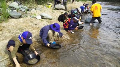 気仙川砂金採り体験