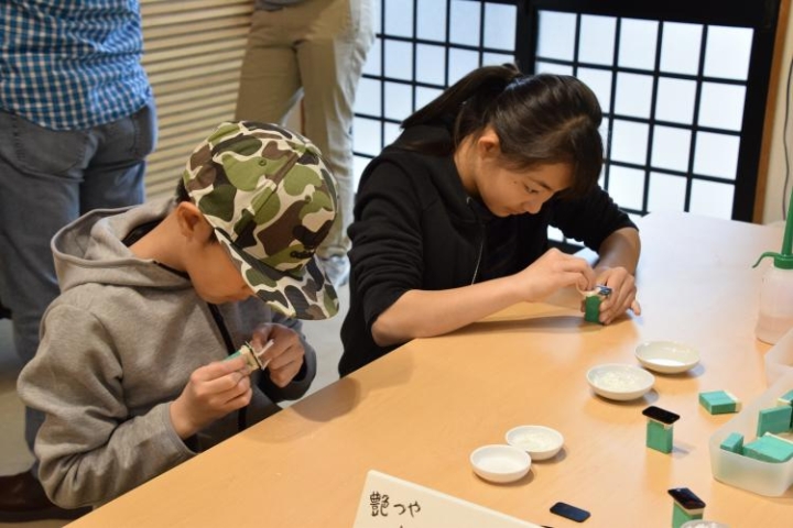 漆ストラップ艶出し体験