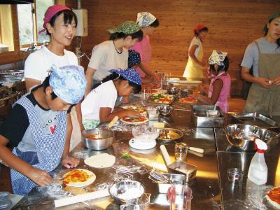 手打ちそば、ソーセージ、タルト、石窯ピザ作り体験